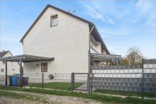 Ansicht Verkauft � Gepflegtes Reiheneckhaus mit Garage und Carport