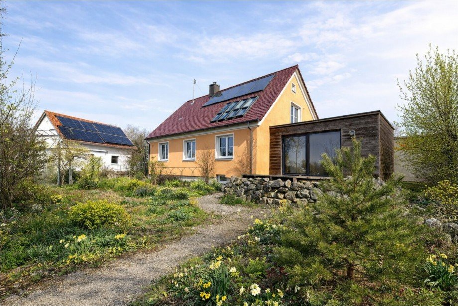 Hausansicht Einfamilienhaus Roggenburg / Schie�en
