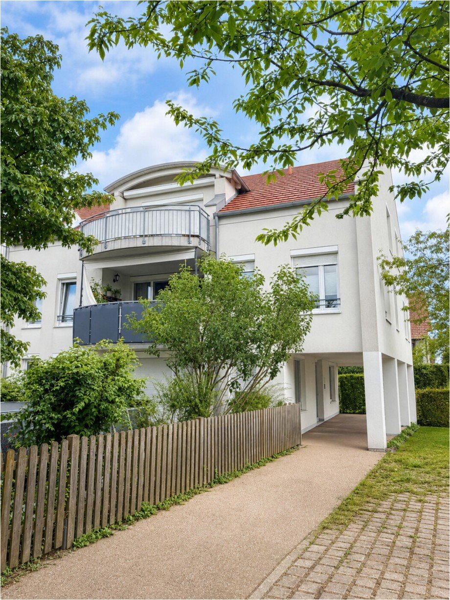 Hausansicht mit Stellplatz Etagenwohnung Langweid am Lech