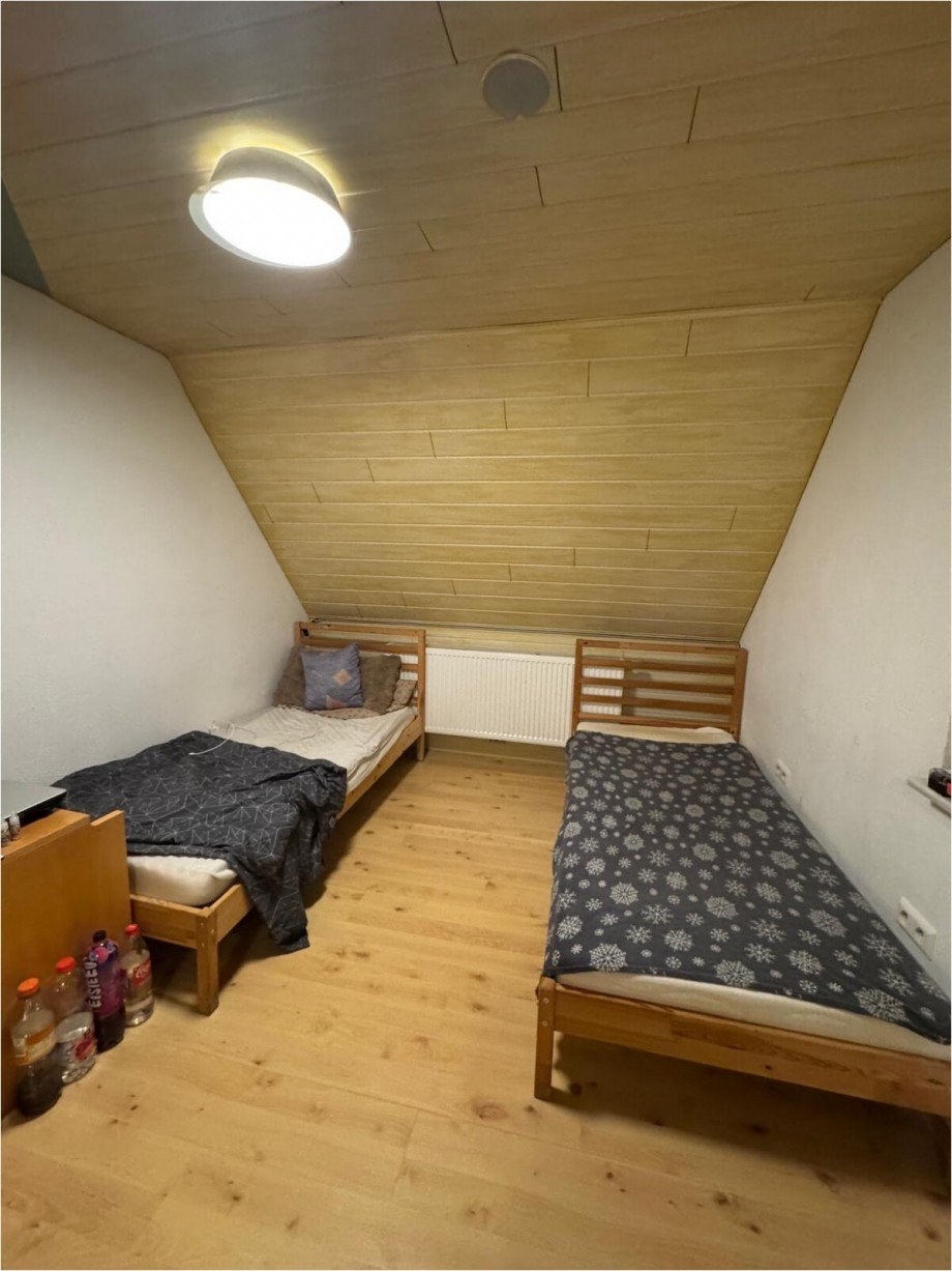 Ruhige Schlaf- und Kinderzimmer im Dachgeschoss Maisonettewohnung K�tz / Kleink�tz
