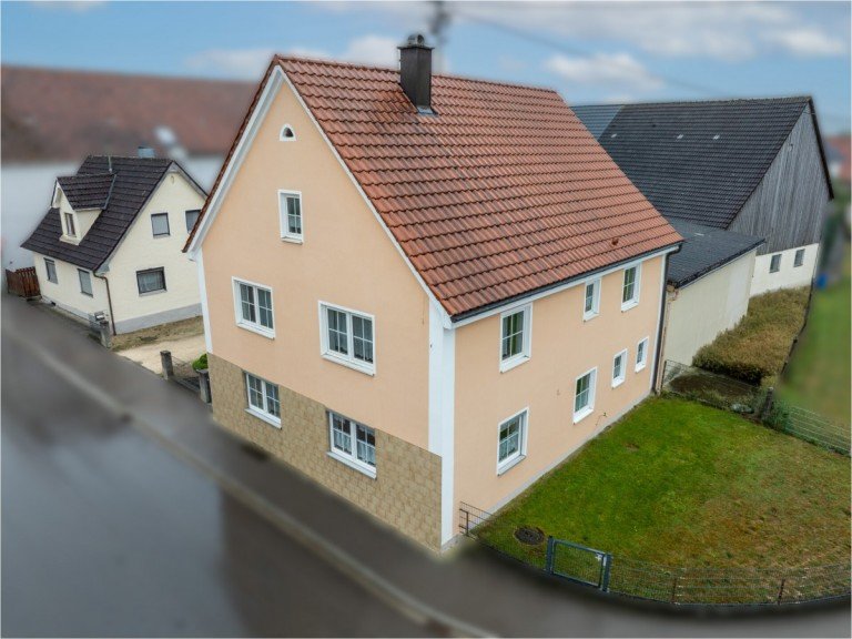 Haupthaus Burtenbach Bauernhaus Raum f�r gro�e Pl�ne -Hofstelle mit Wohnhaus, Scheunen, Garagen, Stallungen & Austragshaus