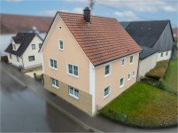 Hauptbild Raum für große Pläne -Hofstelle mit Wohnhaus, Scheunen, Garagen, Stallungen & Austragshaus