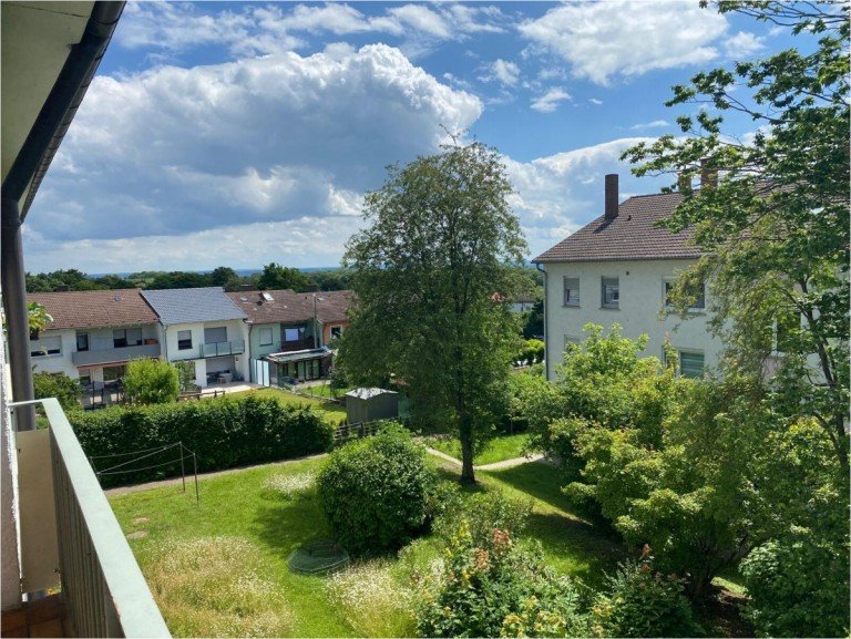 Aussicht Ulm / B�fingen Etagenwohnung Tr�umen Sie sich schon mal rein - solide Wohnung mit klarer Perspektive