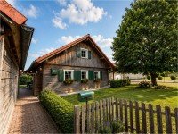 Hauptbild Wohnglück im Grünen: Gepflegtes Familienhaus in Holzständerbauweise mit Pergola und Wohlfühlgarten