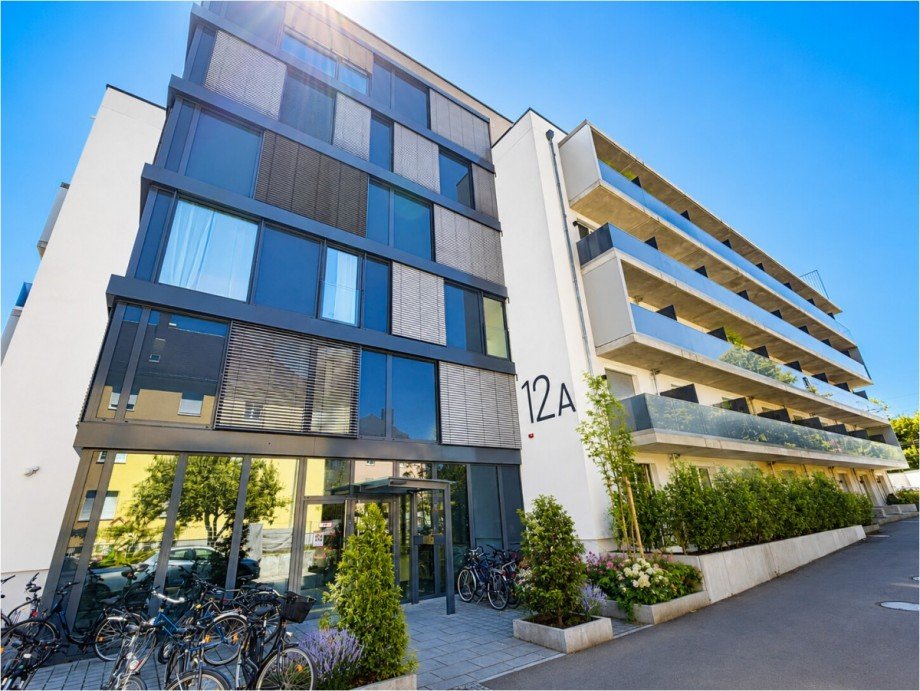 Hausansicht Eingang Etagenwohnung Augsburg