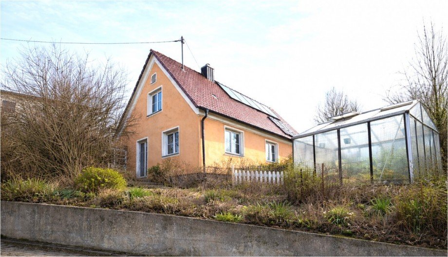 Hausansicht mit Gew�chshaus Einfamilienhaus Roggenburg / Schie�en
