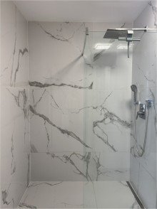 Dusche Moderne Eleganz
in begehrter Lage in Wei�enhorn