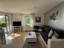 Wohnzimmer FERIENVERMIETUNG? GERNE! 
SELBSTEINZUG? ABER JA!