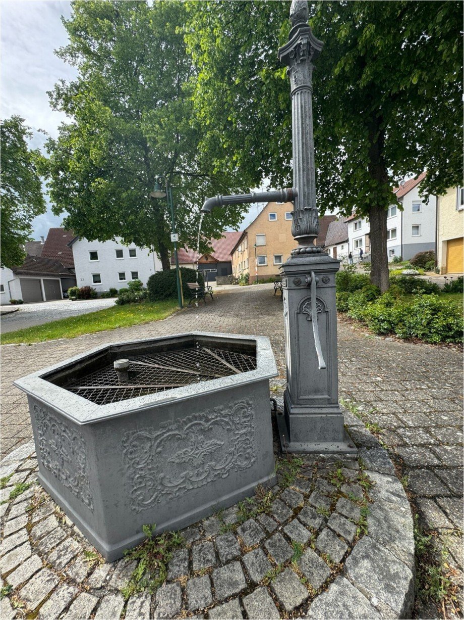 Brunnen Bauernhaus Ballendorf