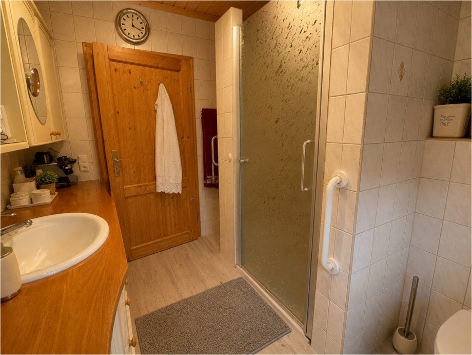 Badezimmer mit Dusche Einfamilienhaus Breitenthal