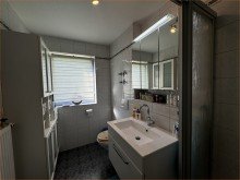 Badezimmer FERIENVERMIETUNG? GERNE! 
SELBSTEINZUG? ABER JA!