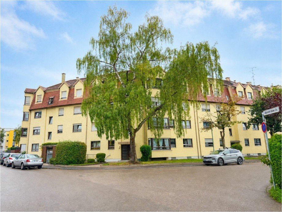 Hausansicht Stra�e Etagenwohnung Augsburg